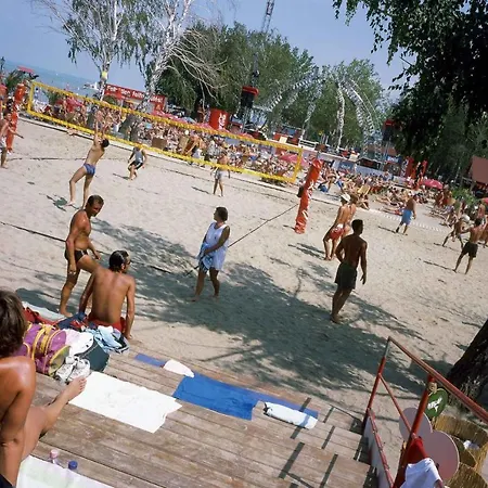 In Siofok/balaton 19854 *